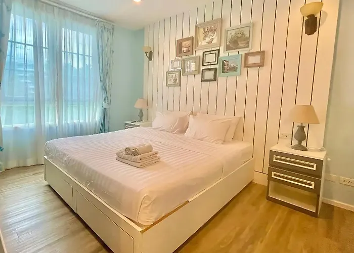 Summer Huahin Condo 2 Bedrooms Pool View Classic Room
